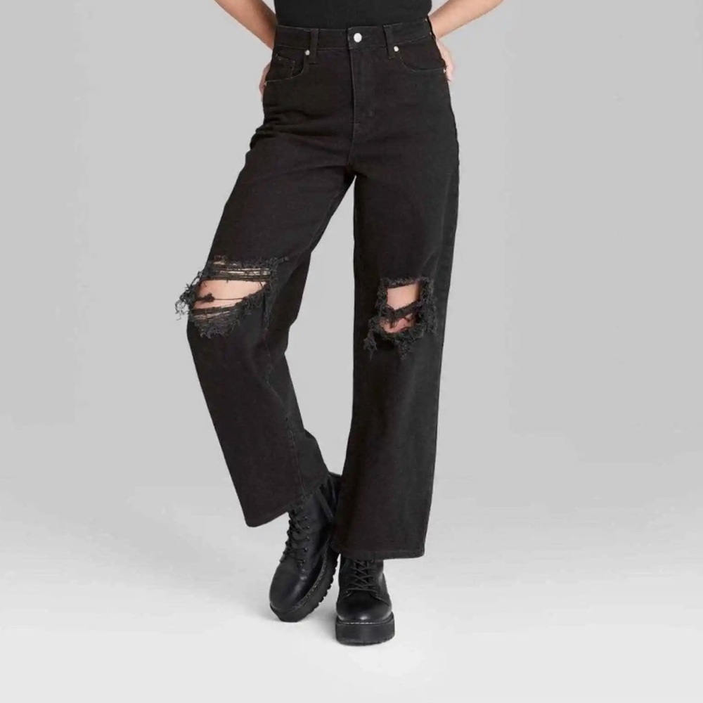 Women's Super-High Rise
Distressed Baggy Jeans